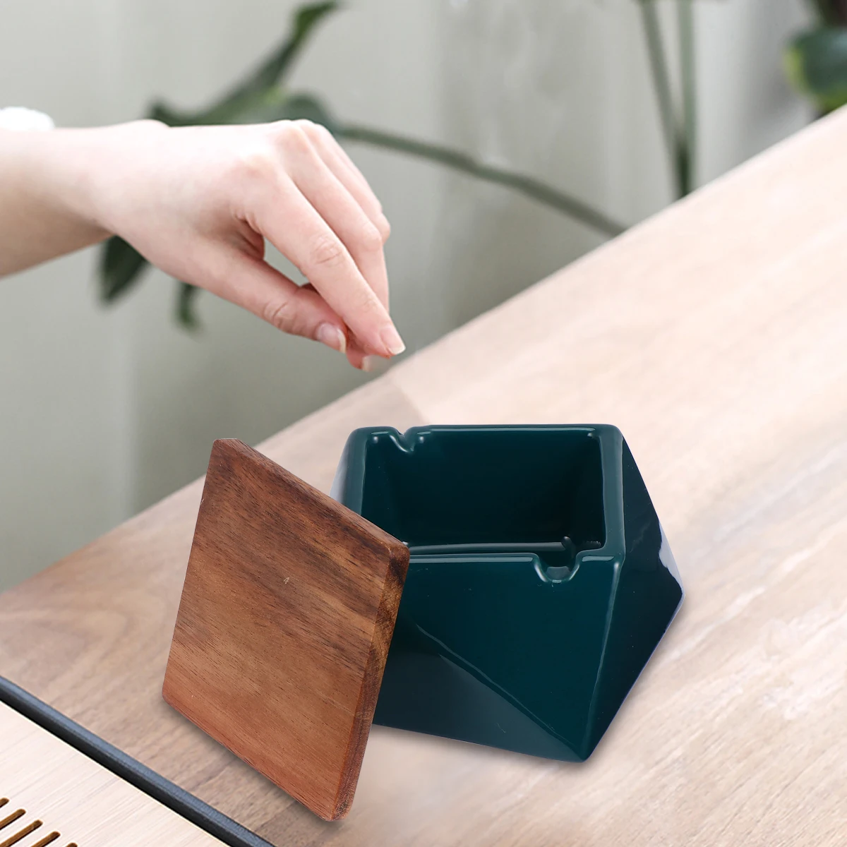 

Diamond Pattern Ceramic Ashtray With Lid Creative Windproof Decorative Exquisite Smoke Holder For Home Office Patio Use Black