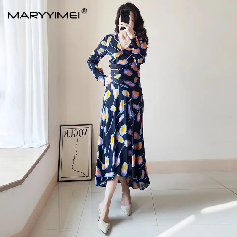 MARYYIMEI New Fashion Women's 2024 Spring New Coloured Printed V-Neck Long-Sleeved Irregular Pleated High-Waisted Vintage Dress