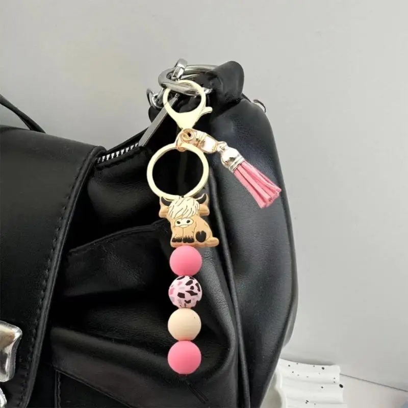 A52E Highland Cow Keychain Fashionable Tassels and Silicone Bead Holder Animal Pendant Keyring for Children and Adults