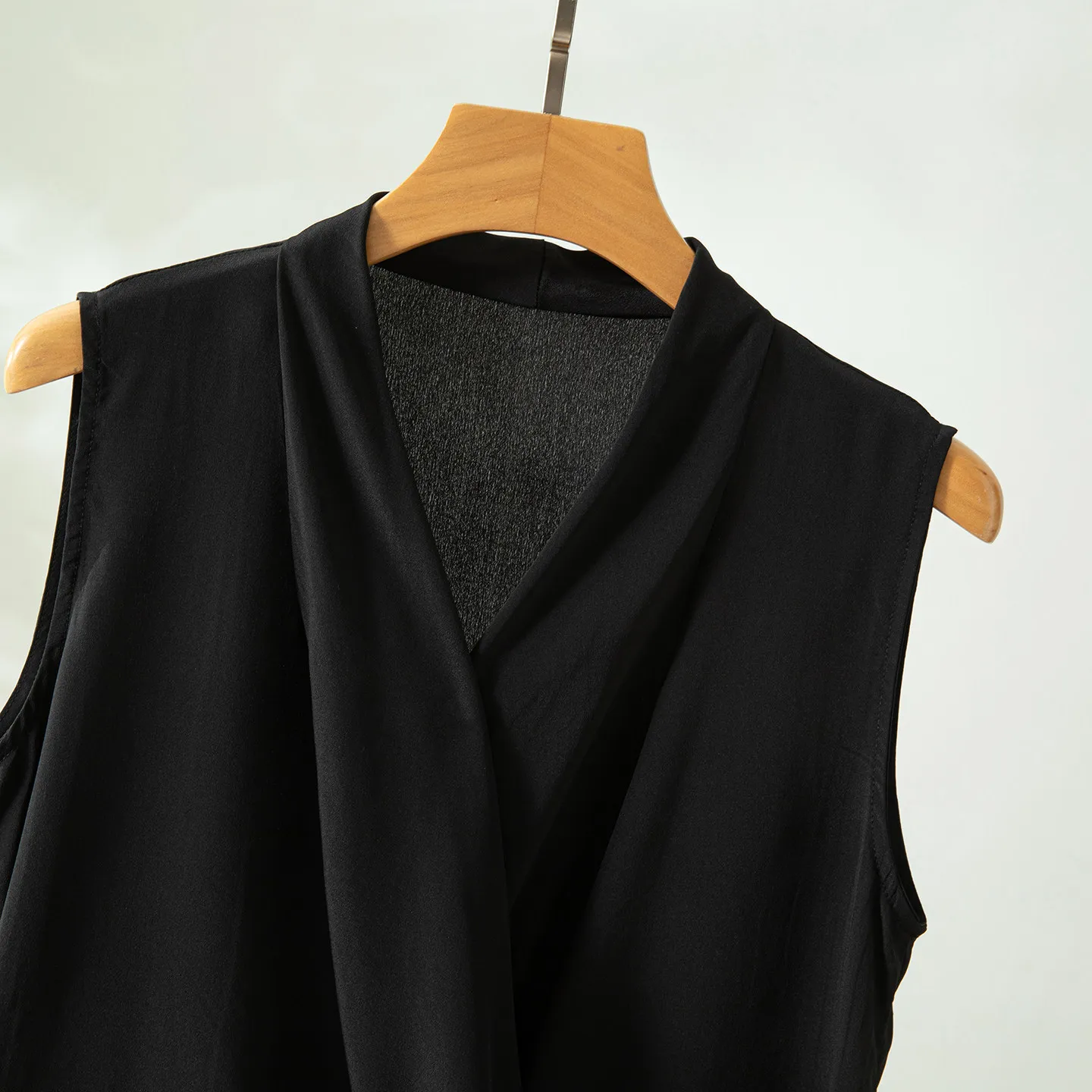100% Mulberry Silk Black Color V-neck Sleeveless Wrap Top Women Tank Top Shirt Blouse Summer QQ087