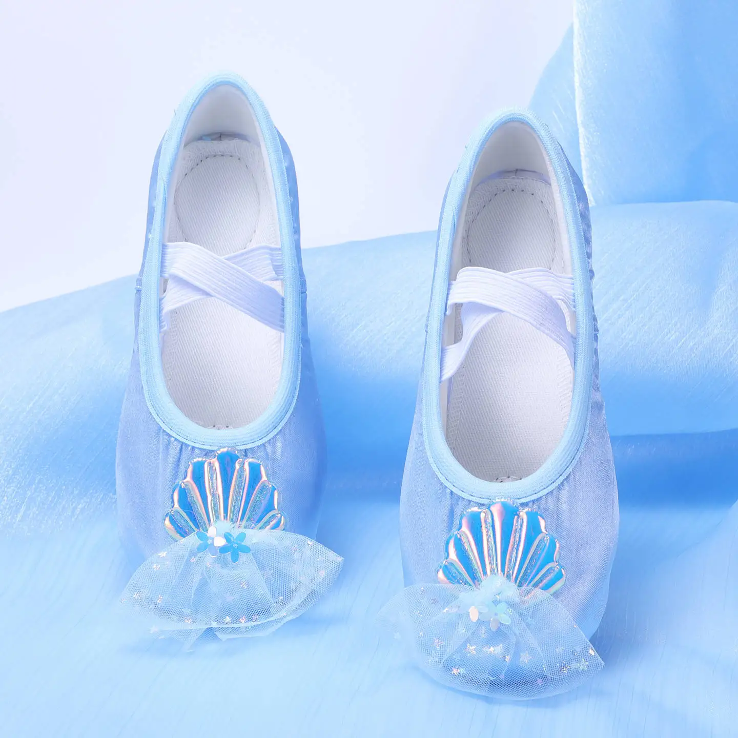 Scarpe da ballo per bambine in raso lucido con suola morbida e rete, ideali per la pratica del balletto