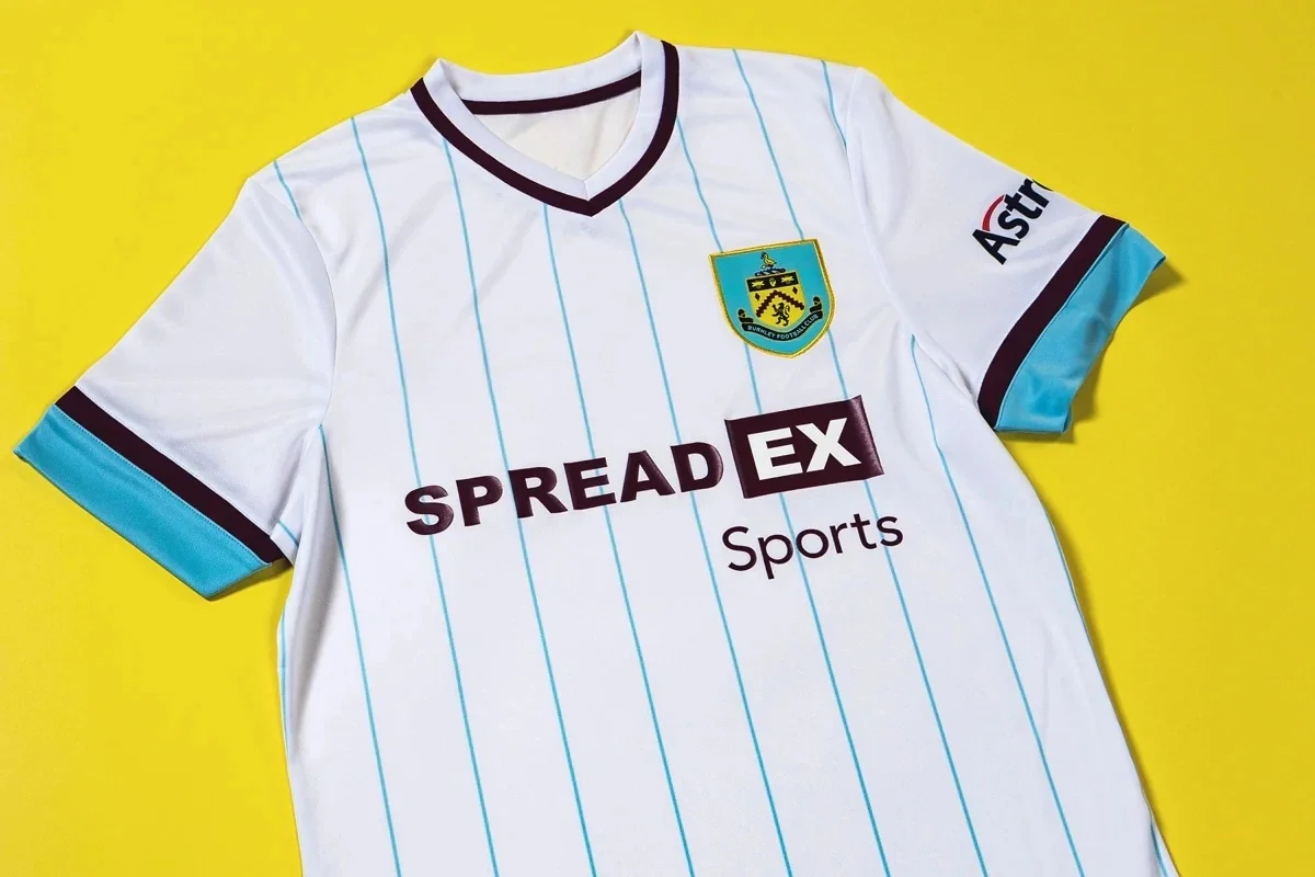 

Hot Selling 24-25 Season English Premier League Players Wearing Street Style Jerseys and MOTO Style Football Jerseys