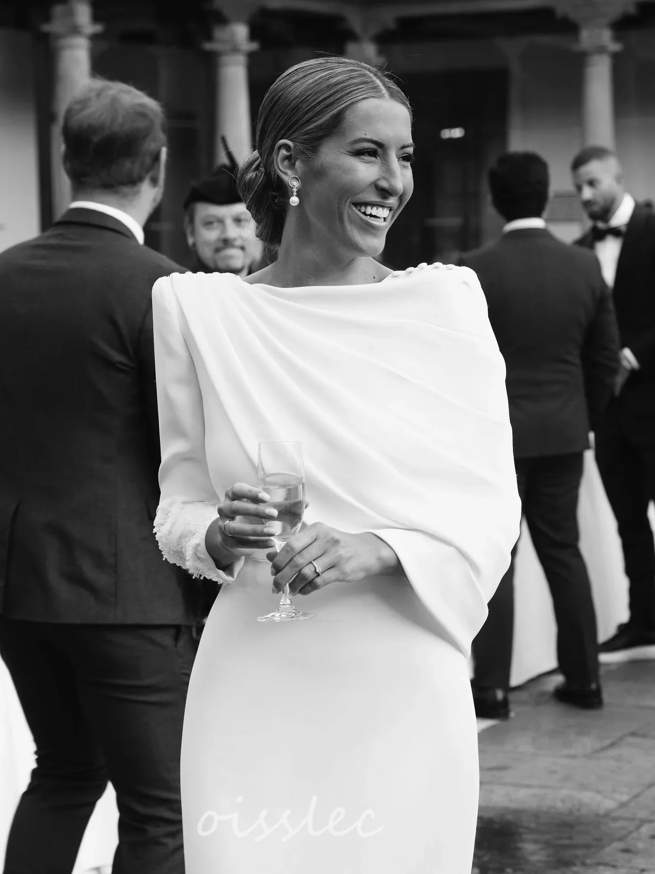 Vestido de novia blanco elegante Oisslec, vestidos de novia con cuentas y espalda descubierta, vestidos de invitados de boda plisados con cremallera en la espalda para mujer