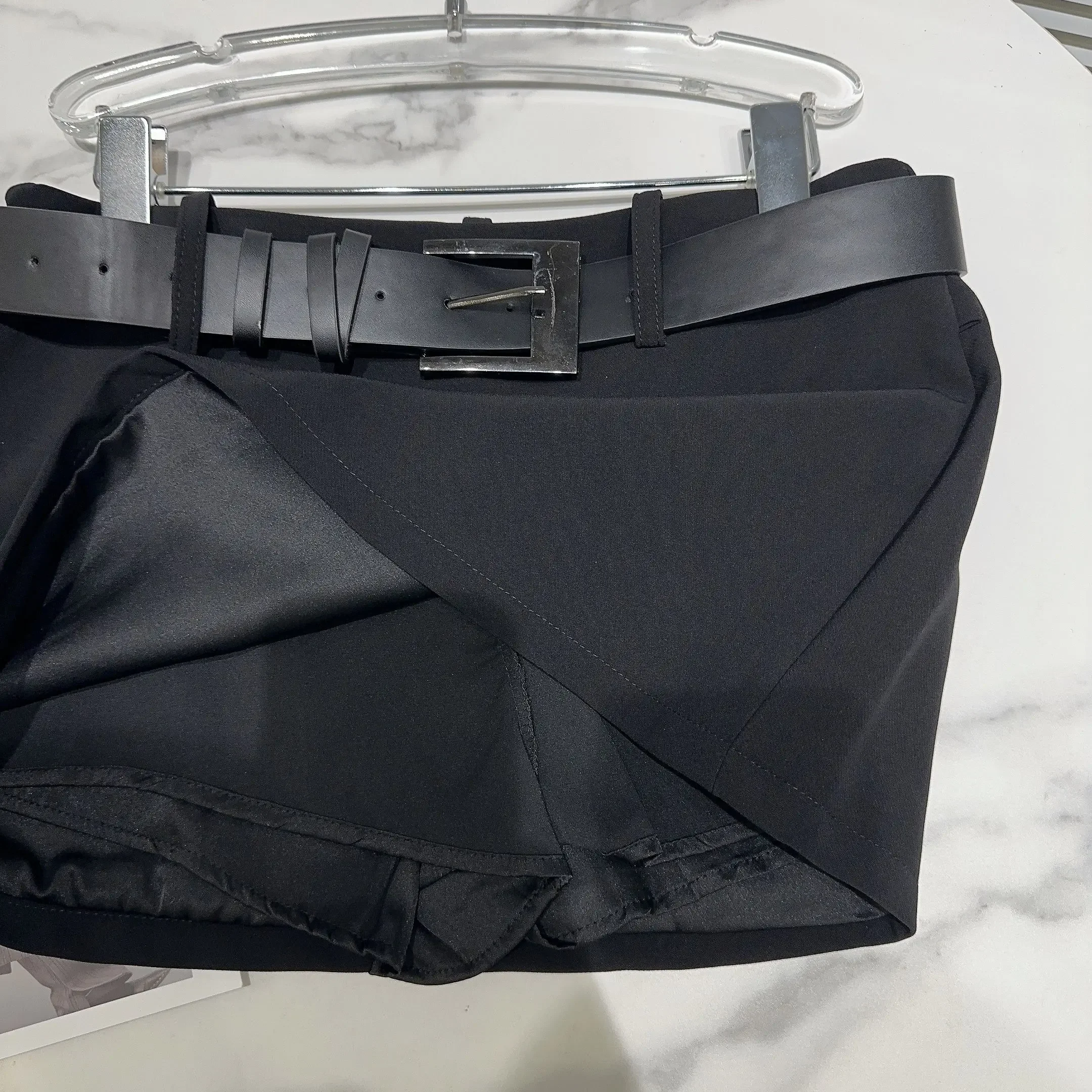 2024 Autumn Winter New Niche Metal Wide Belt Dark Black Skirt Women Streetwear Hot Girls Hip Mini Skirt Short Skirts Nightclub