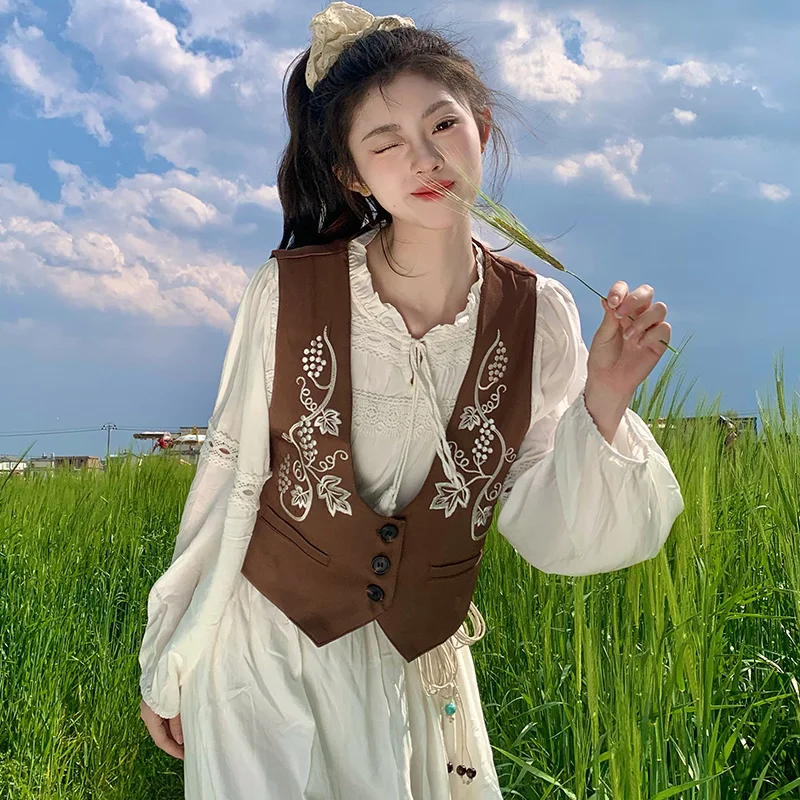 カーキ刺繍入りヴィンテージベスト、高度なレイヤリングナイトトップ、またはポリエステル混紡エスニックスタイルアウターウェア、春コレクション