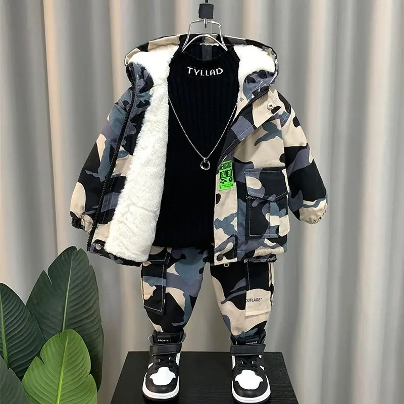 

Children's Clothing Set Autumn/Winter New Boys' Plush Thick Camouflage Coat Pants Two Piece Set