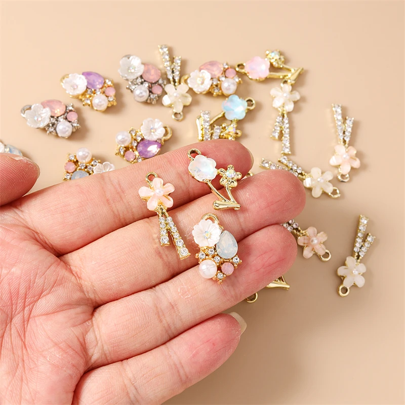 10 Stück niedliche Kristall-Legierungs-Blumenanhänger für die Schmuckherstellung, Tropfenohrringe, Halsketten, Armbänder, DIY-Bastelzubehör – Detail 1