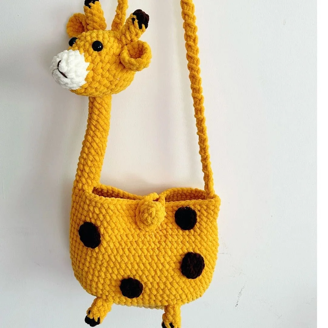 Hand Crocheted Giraffe Bag Cute Cartoon Yarn Woven Diagonal Bag Girlfriend Best Friend Gift Creative Festival Supplies