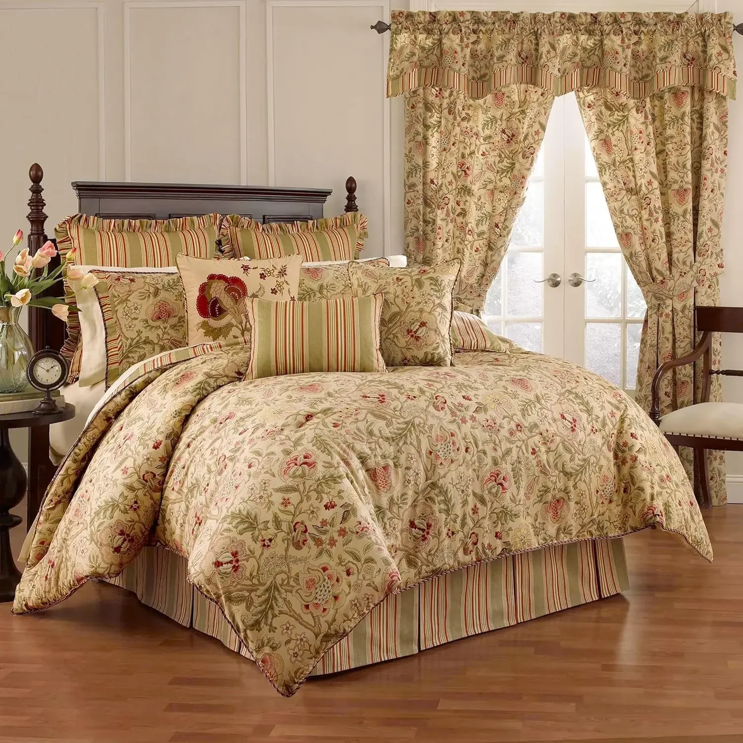 

Waverly Imperial Dress Jacobean Floral Soft All Season 4-Piece Reversible Comforter Set, Full/Queen, Antique