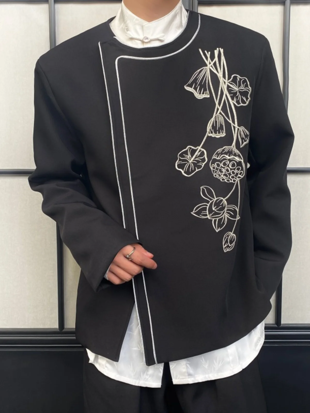 

Loose Fit Chinese Sle Embroidered round Ne Jaet Men's Faion Top Casual Long Sve Outerwear Spring New Arrivals