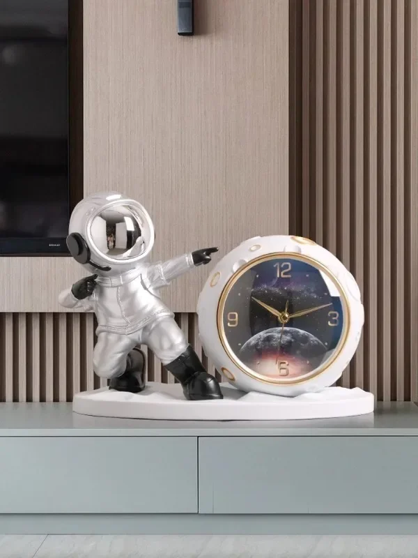 Children Astronaut Boy Clock Home Light Luxury Desktop Clock Living Room Decoration Astronaut Clock Ornament