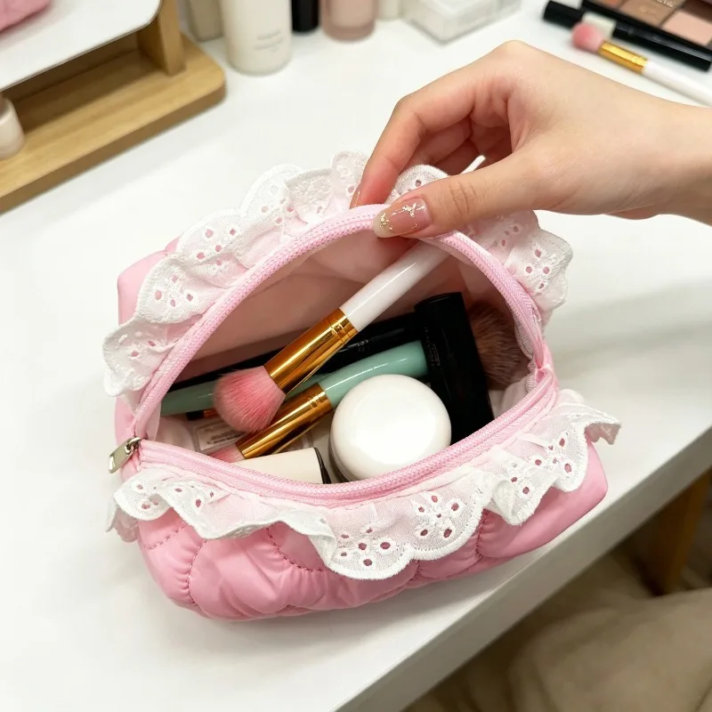 Elegant Lace Edge Quilted Makeup Bag Large Capacity Travel Wash Bag Handheld Cosmetic Sundries Storage Clutch For Daily Trip