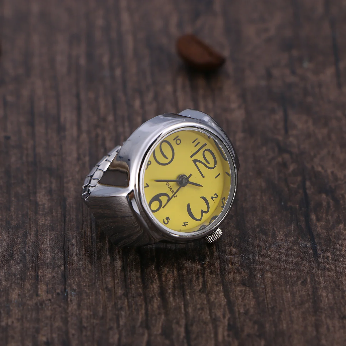Reloj con anillo elástico creativo amarillo Unisex, reloj de cuarzo con dedo de acero inoxidable, regalo de moda informal para uso diario para hombres y mujeres