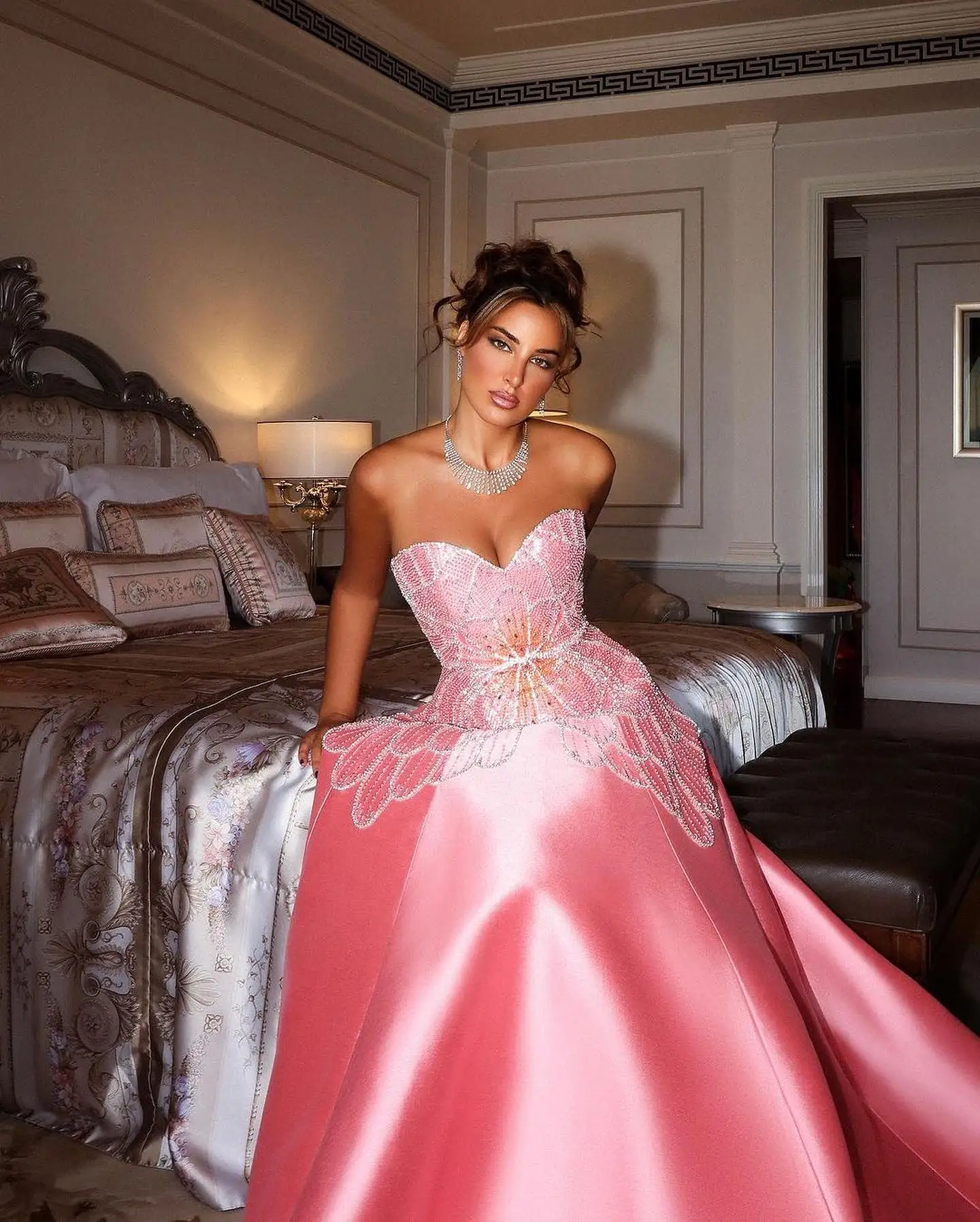 Customized Exquisite Crystal Satin Evening Dresses Fashion Sweetheart A-Line Sleeveless Floor Length Bespoke Occasion Gowns