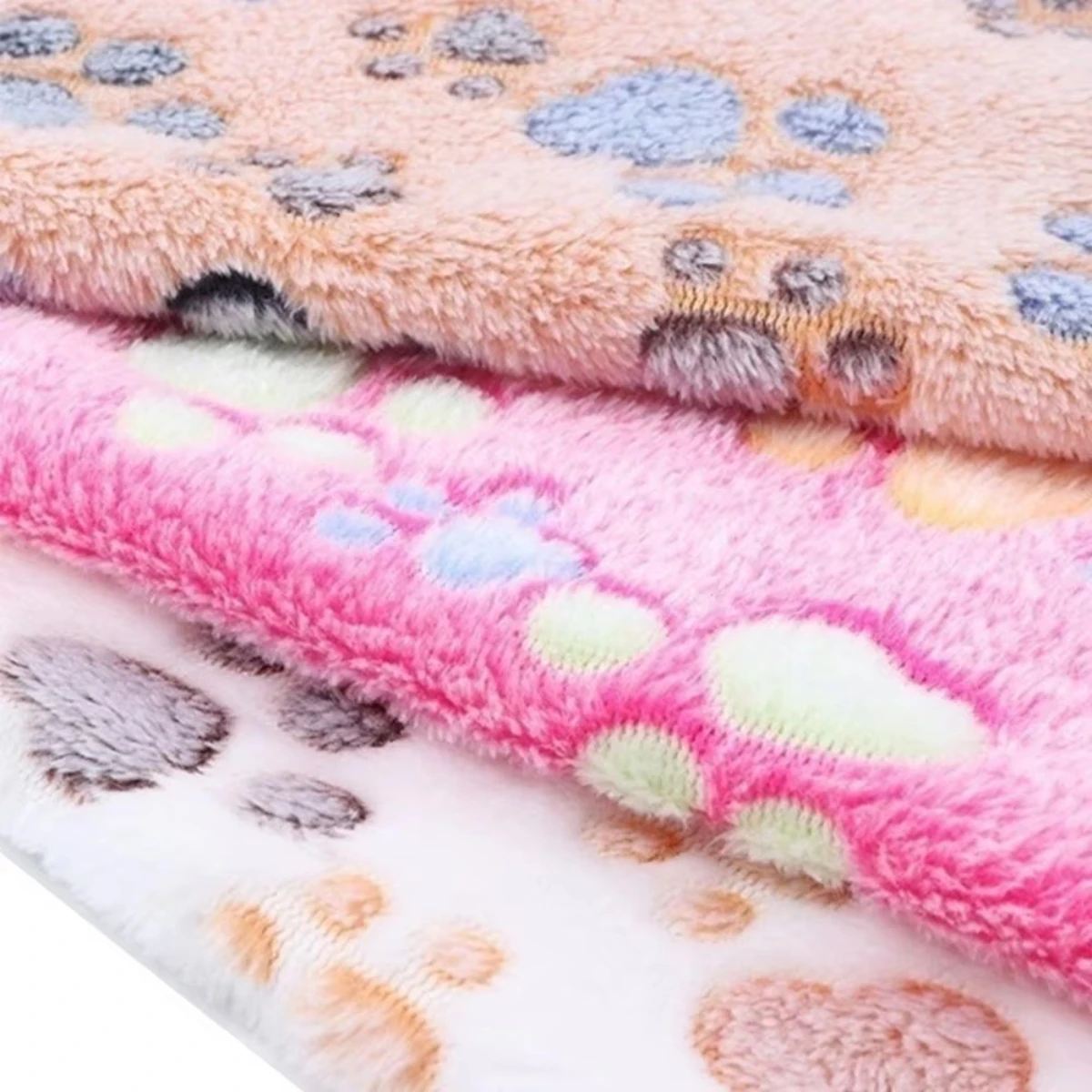 Multicolor Soft Fluffy Pet Blanket with Cute Dog Paw Print High Quality Warm Comfortable Mat for Cats And Dogs