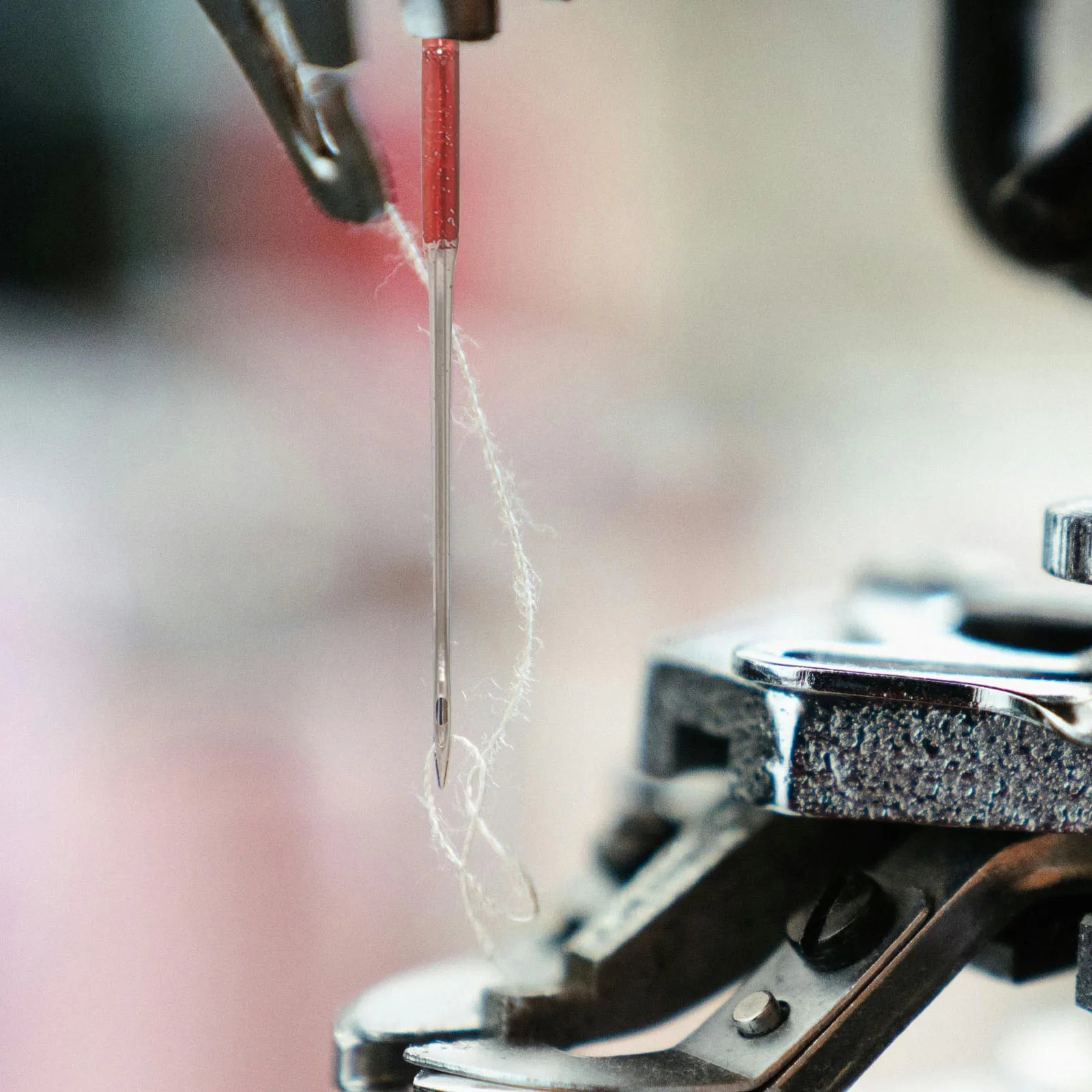 

5 Boxes Metal Sewing Machine Needles Anti-Jumping Rust-Resistant Industrial Needles Suitable for Cloth Cotton Sewing