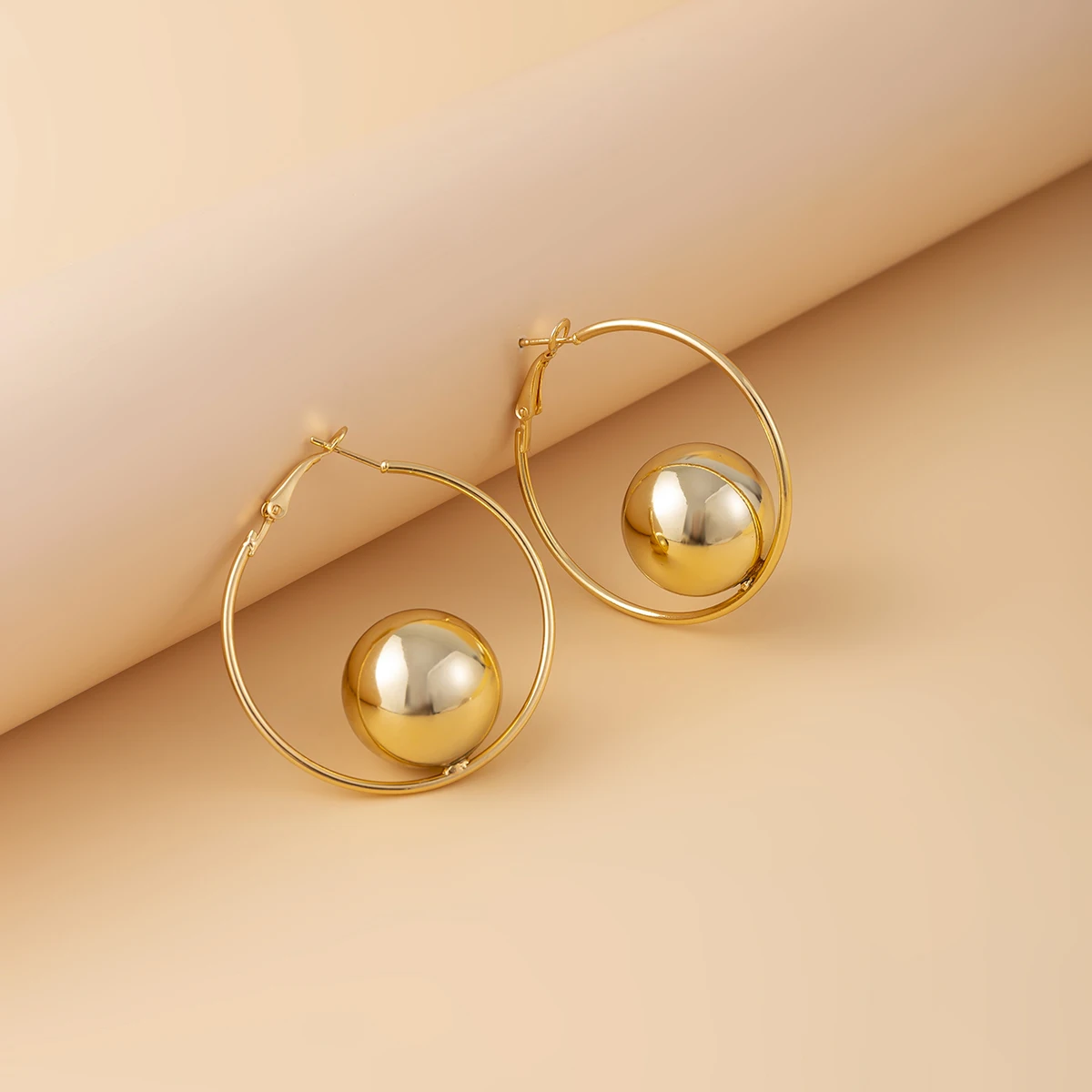 Pendientes de aro de círculo grande con bola para mujer, aretes redondos de Color dorado y plateado, accesorios de joyería de moda 2022