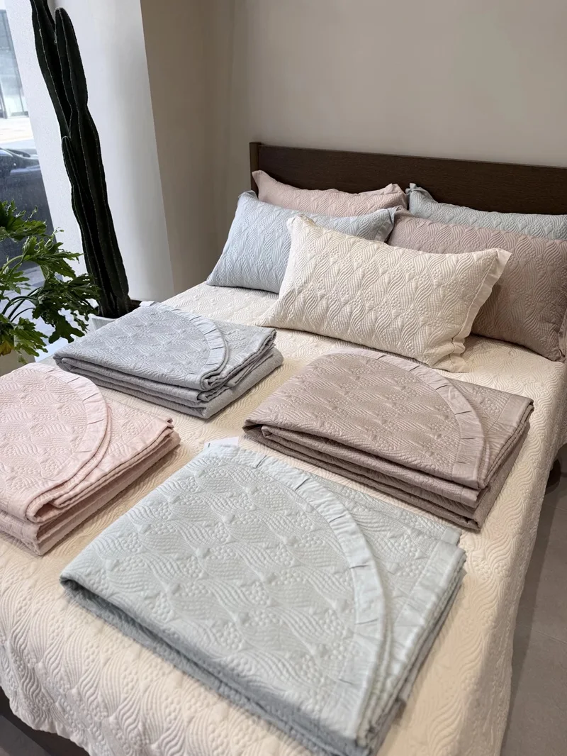 

Soft Breathable Silky Cotton Quilted Coverlet Set Lightweight Luxury 3-Piece Quilt Bedspread All Season Bedding Comforter