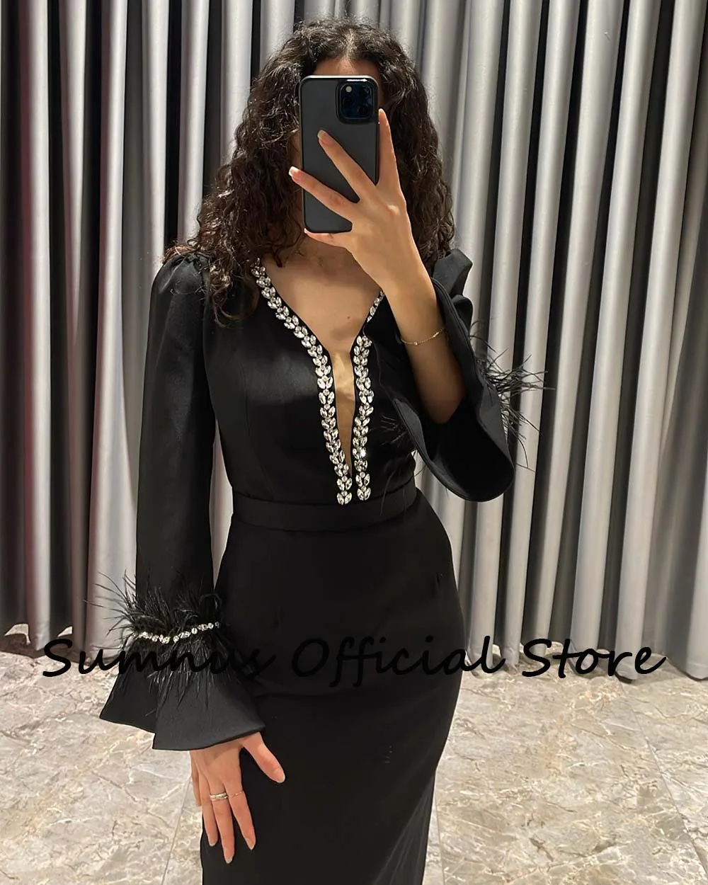 Sumnus Black Mermaid Saudi Arabic Evening Dresses Feather Long Sleeve Dubai Prom Party Dress Beads Satin Formal Dress Back Split