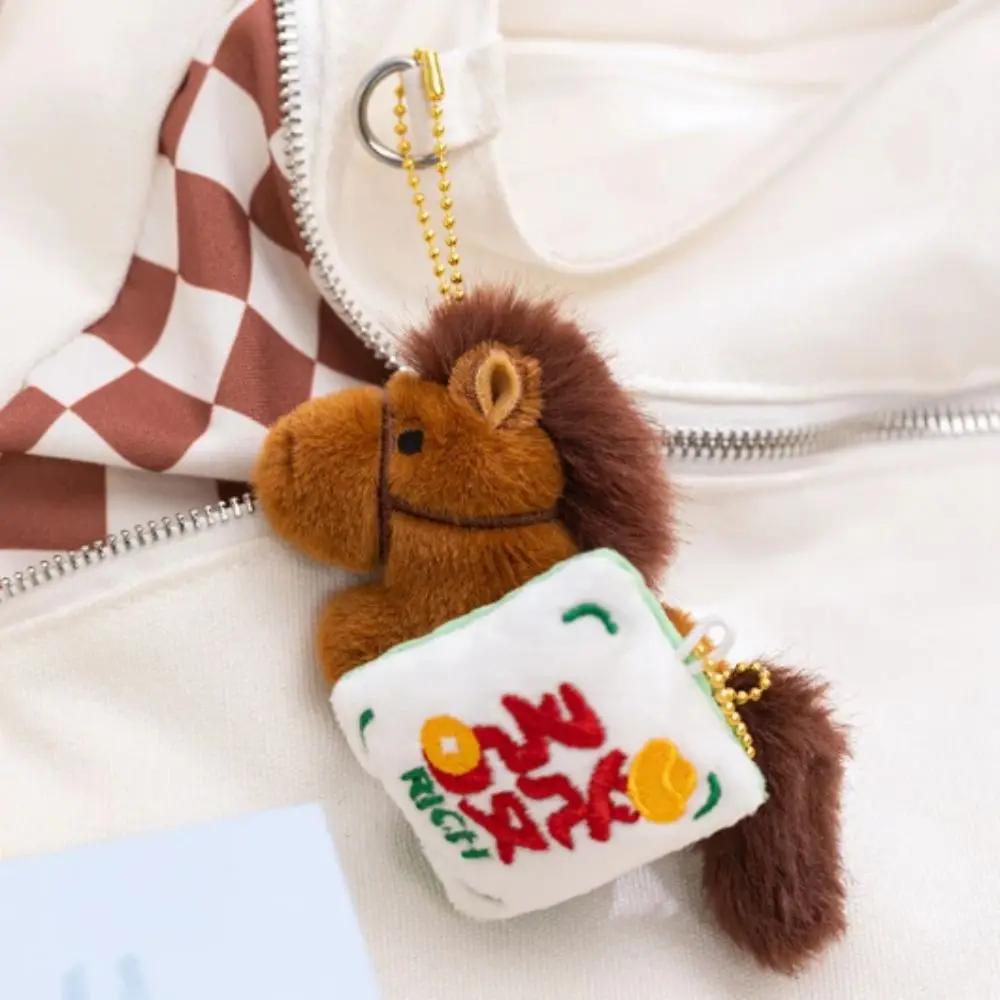 9 سنتيمتر رائعة محظوظ المهر اللعب حجم صغير لطيف تصميم المهر قلادة مزيج نمط المواد البسيطة الكرتون الحصان الصين السنة الجديدة