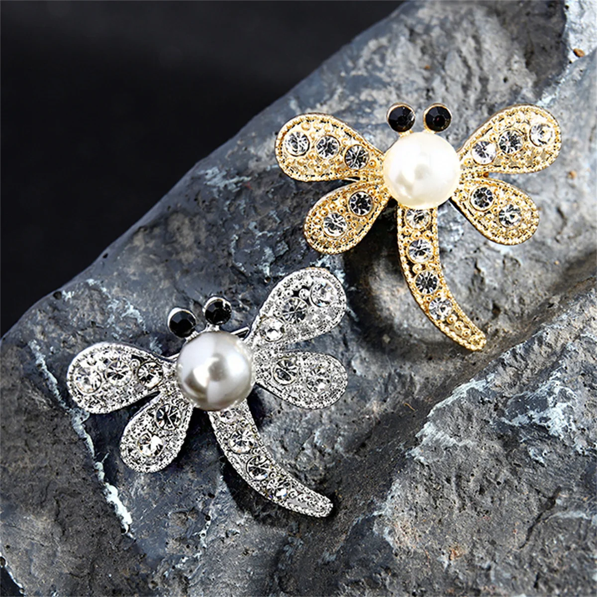 1 Pcs DIY Mini Dragonfly Brooch Creative Design Alloy Rhinestone Pearl Insect Brooch Party Jewelry Accessories Gift 2024