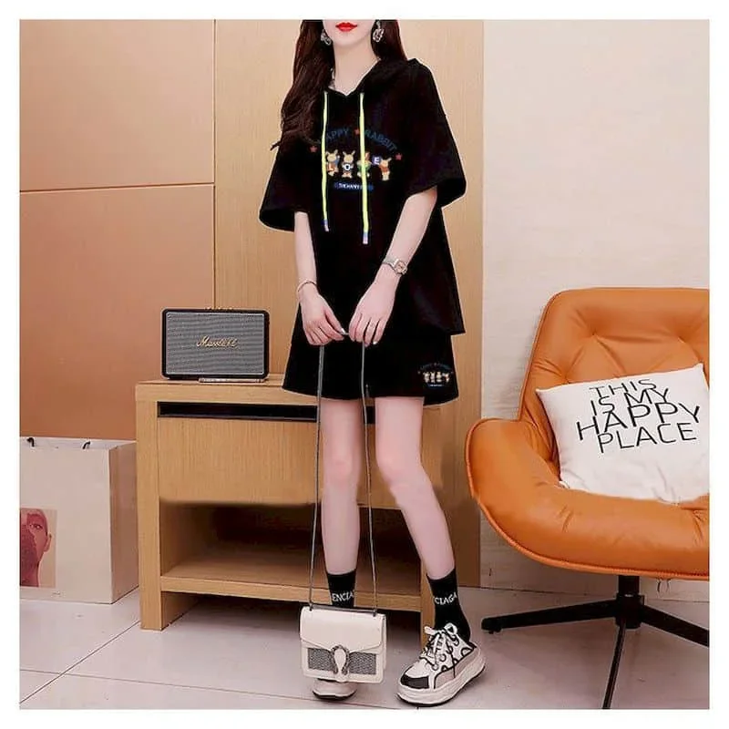 ポップでスポーティなショートパンツセット、半袖Tシャツ、ツーピースセット、レディースサマースポーツウェア、ルーズな韓国スタイル、新作お揃い