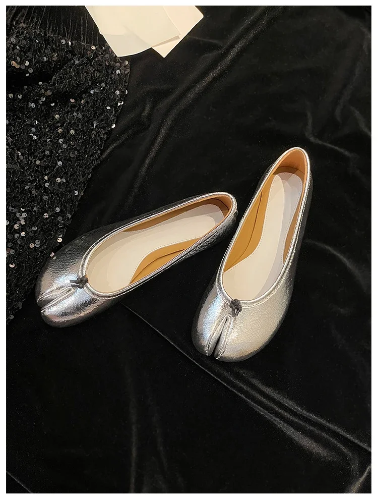 Silver split toe shoes for women's shallow cut flat sole single shoes