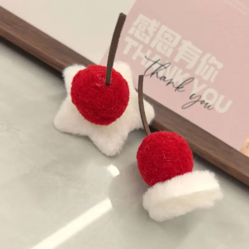 30 Stück selbstklebende Plüschstoff-Accessoires, Baby-Kirsch-Kuchen-Applikationen in Rot für Hüte, Taschen, Kleidung, Materialien, Aufnäher – Detail 4
