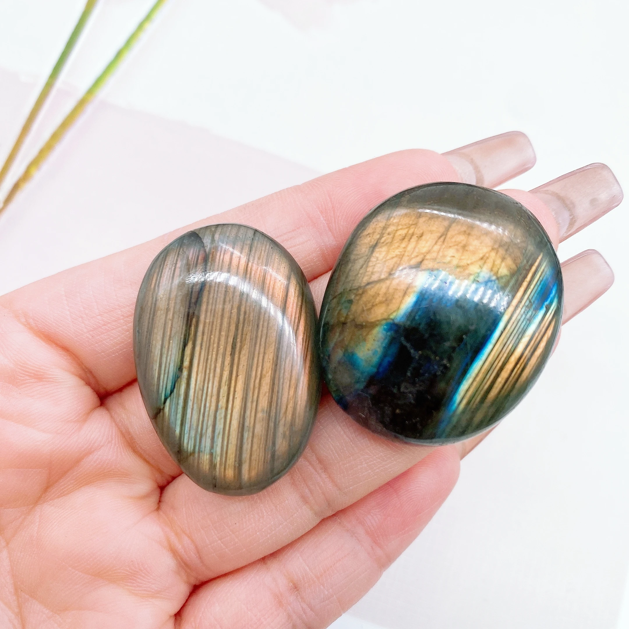 Natural Labradorite Palm Rock Stone Crystal Quartz Healing Polished Moonstone stress and anxiety therapy Home Decoration Gift