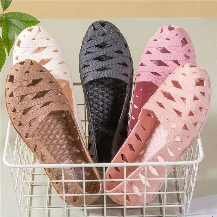 

2023 New Korean Women's Sandals Summer Baotou Hollow Out Flat Bottomed Hole Nurse Hole Mother's Shoes