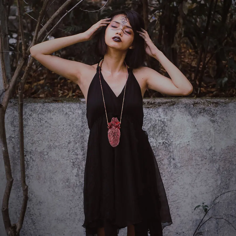 

6 pcs Simulated Hand Breaking Pendant Halloween Decorations Fake Bloody Severed Body Parts Hanging Party Props Haunted