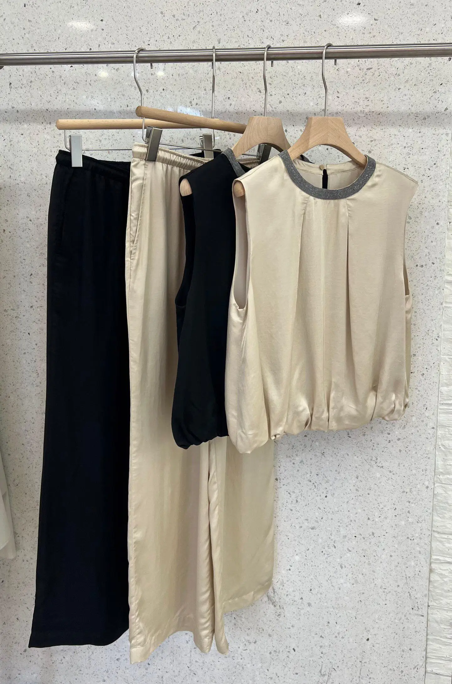 Elegant Temperament Set for Spring and Summer Women Sleeveless Round Neck Top Hanging Casual Pants
