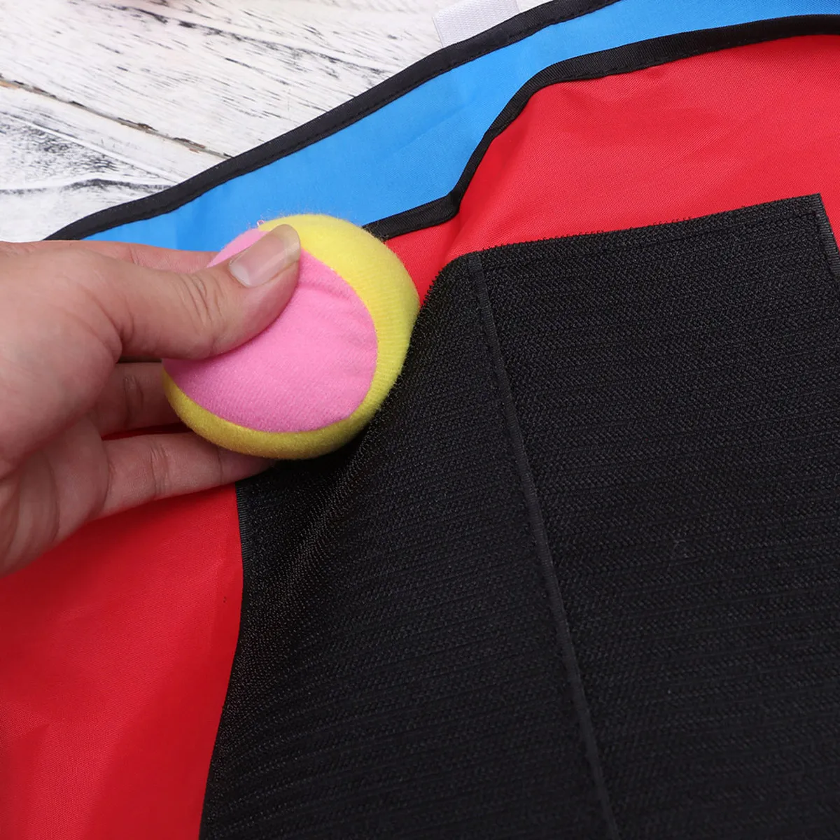 

Sticky Ball Vest Small Adhesive Viscous Jersey Game Set with 3 Random Color Balls for Motor Skill Development