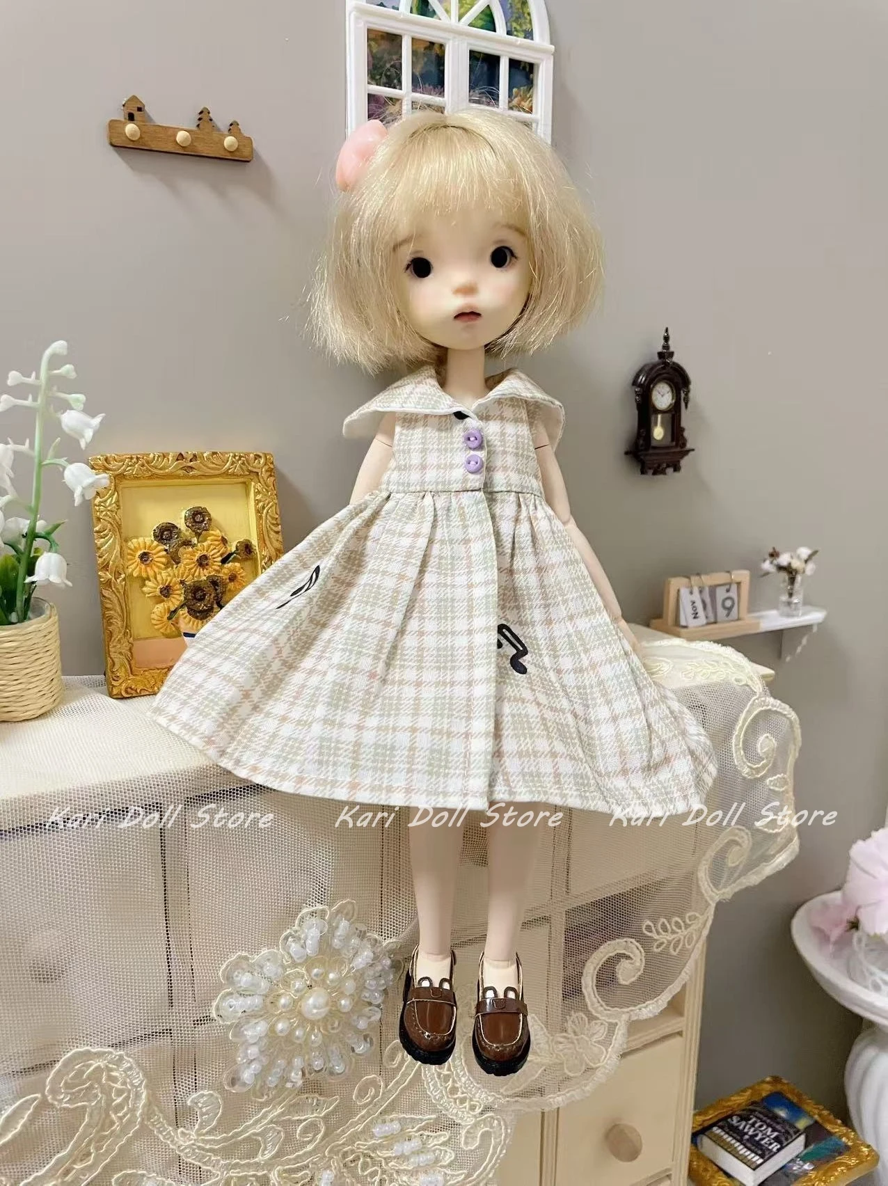 

Kari Doll Одежда и юбки Светлое клетчатое платье со сложенным воротником для куклы Landazz Landoudou
