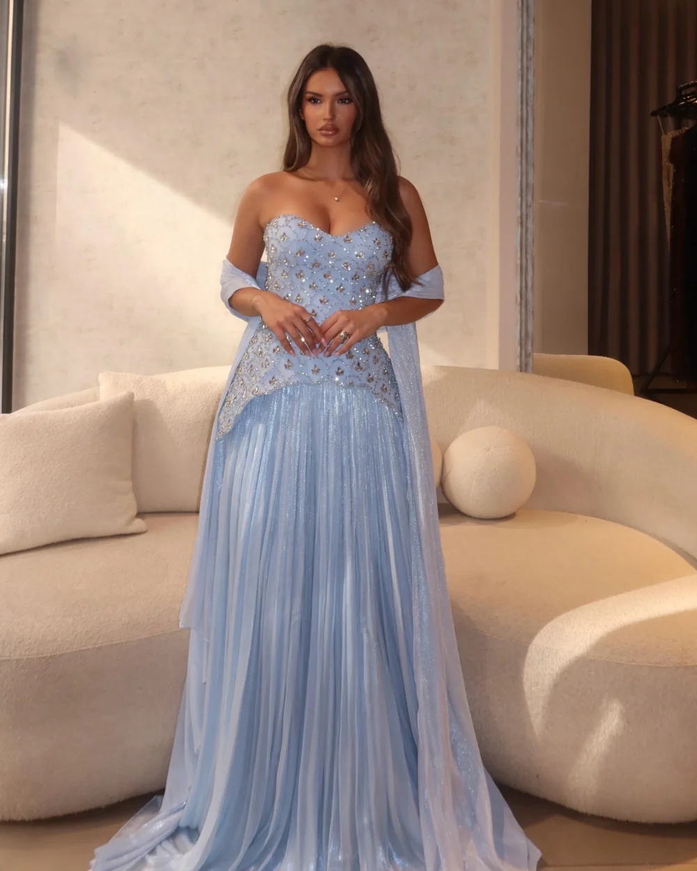 Maßgeschneiderte moderne Abendkleider für Damen aus Chiffon mit Strassbesatz, A-Linie, ärmellos, lang, für formelle Anlässe und Abschlussbälle.