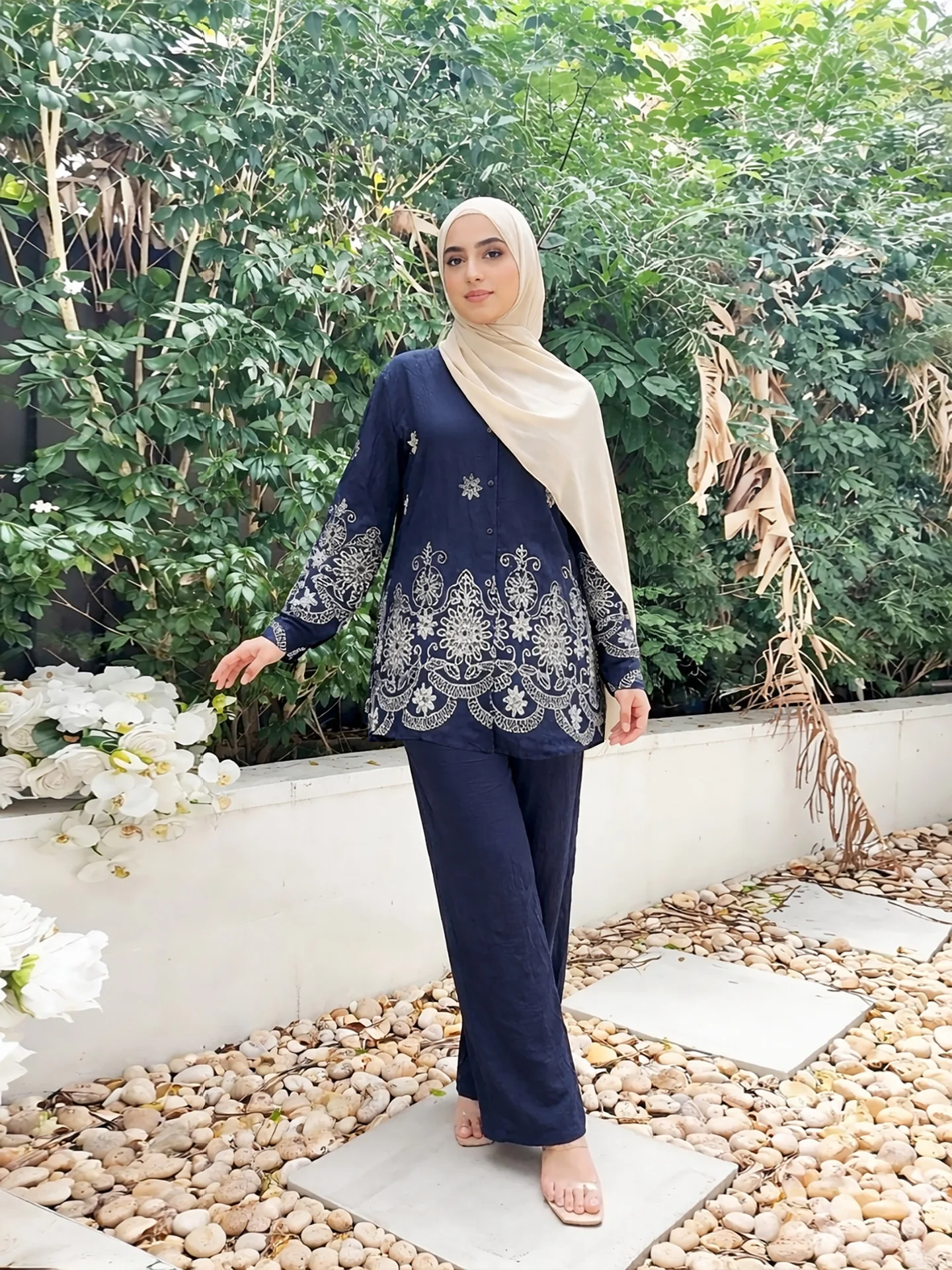 

Скромные мусульманские женские одинаковые комплекты, топы с длинными рукавами и вышивкой, свободные брючные костюмы, Турция, свободный повседневный спортивный костюм, кафтан, наряды