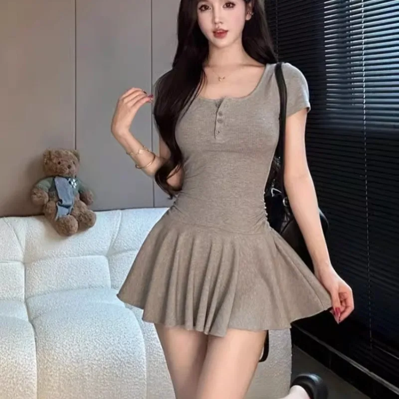 Mini sukienki z krótkim rękawem damskie letnie pikantne dziewczęce wyszczuplające plisowane jednorzędowe modne modne Ulzzang Casual codzienna kobieta
