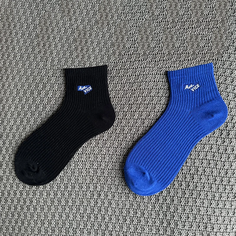 4 Paare/schachtel Mann Socken Geschenk Baumwolle Belüftung Männlich Weiblich Socken Schwarz Ins Brief Stickerei Desodorierung Weiß Sportsocken – Detail 6