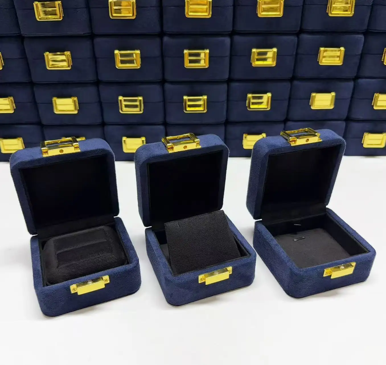 high-end-leather-velvet-jewelry-storage-box-with-metal-buckle-for-rings-bracelets-earrings-pendants-gifts