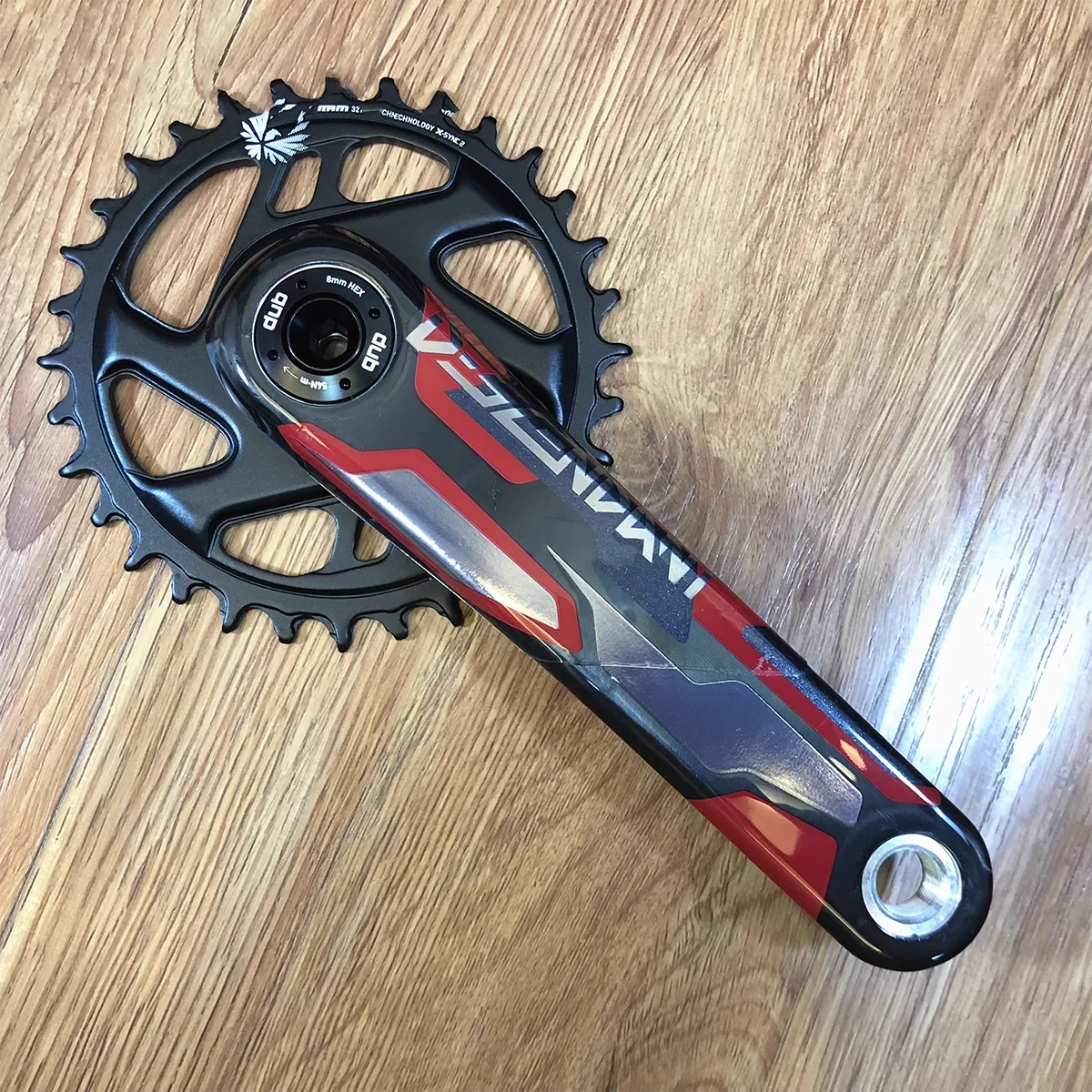 مجموعة كرانسيت TRUVATIV DESCENDANT TLD CoLab متوفرة بـ 165 مم، 170 مم و175 مم، مع سلسلة تثبيت مباشرة 32t