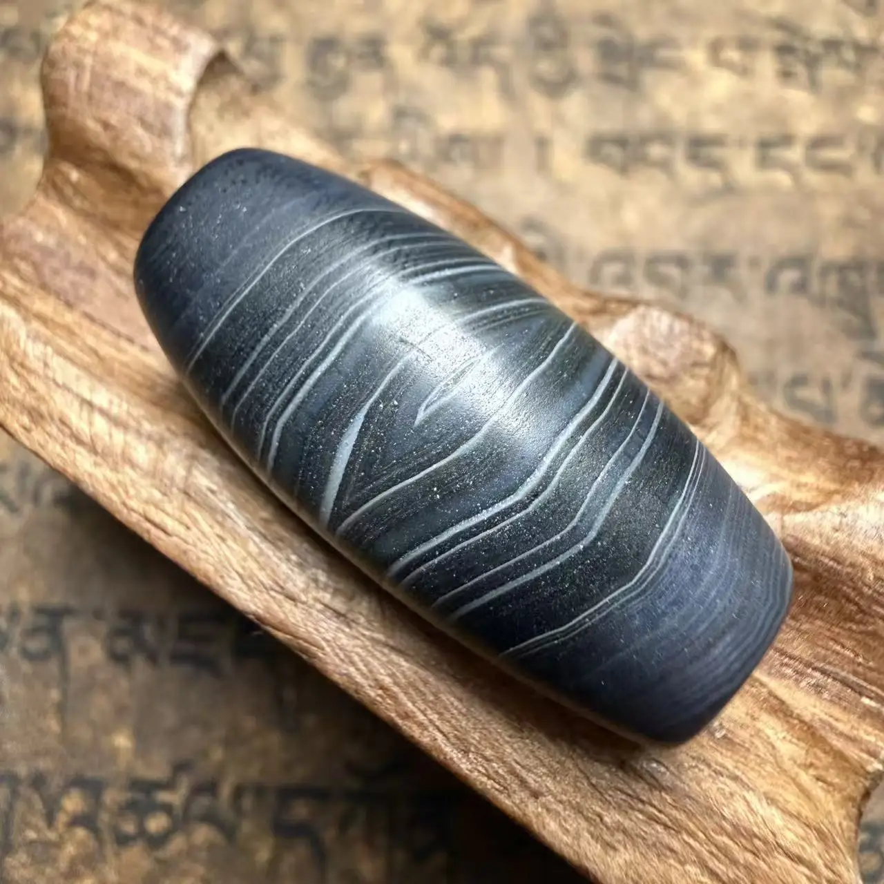 Rare natural Tibetan Old Agate DZi Wrapped silk 1 eye Bead Amulet Pendant 30x14mm