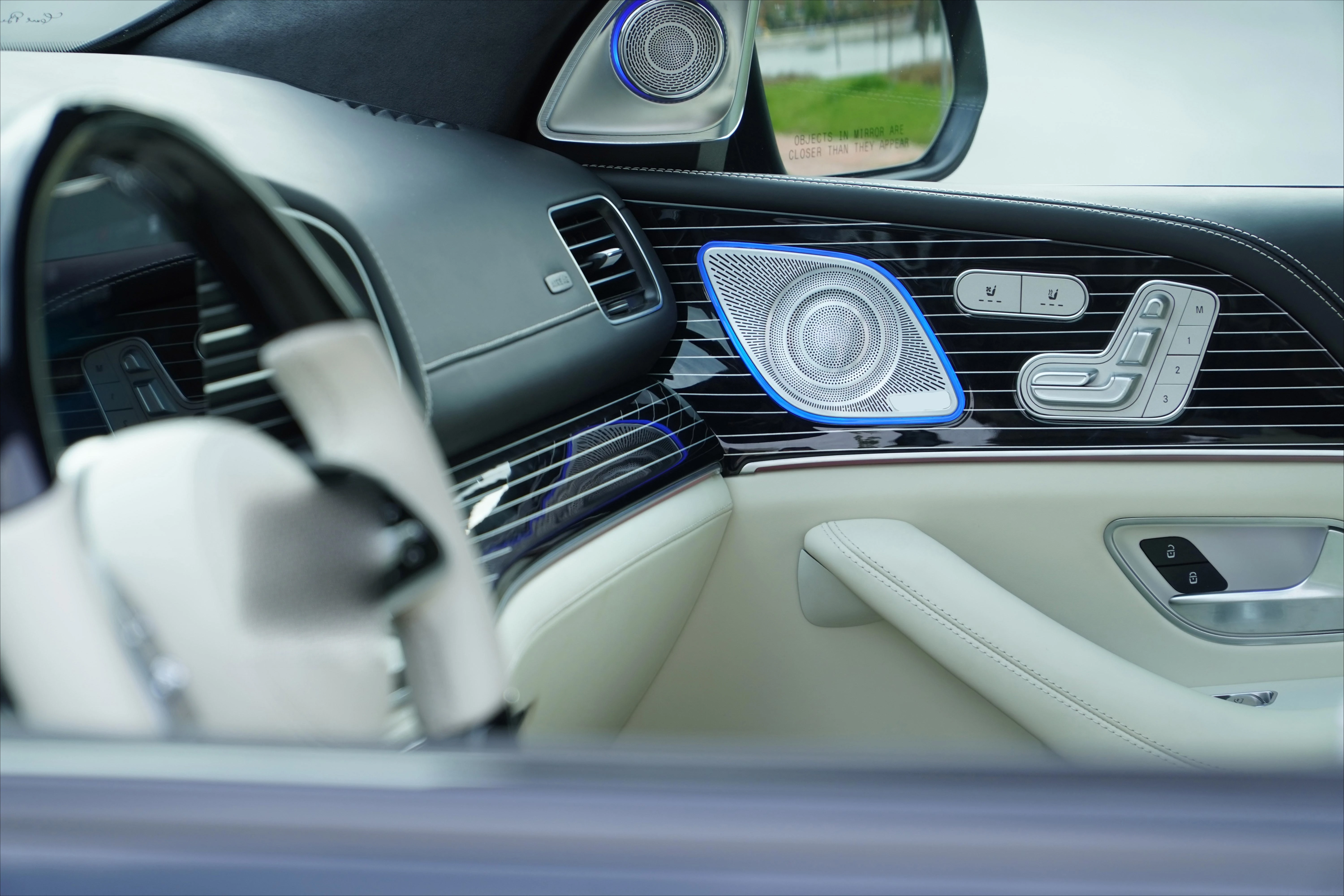 Picture 3: Suitable for GLE W166  Luminous Speaker