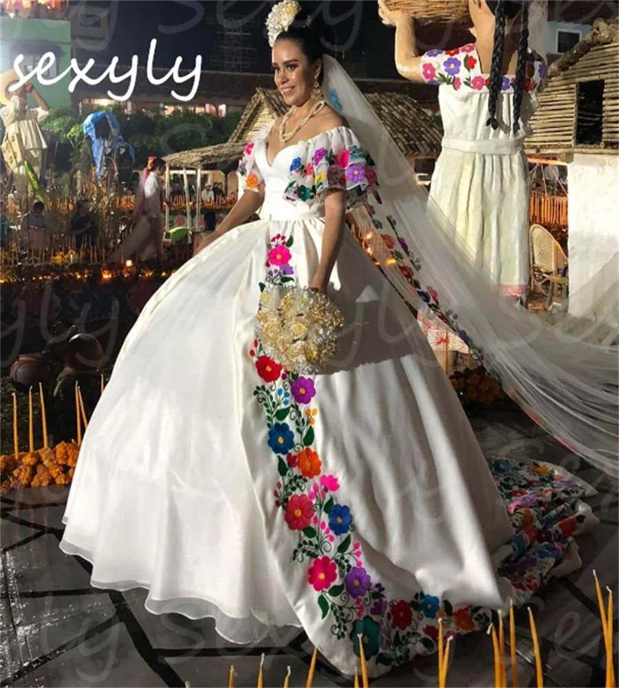 Customized Plus Size Mexican Wedding Dress Off Shoulder Ball Gown Embroidery Bride Dress Fantasy Medieval Gothic Bridal Dresses