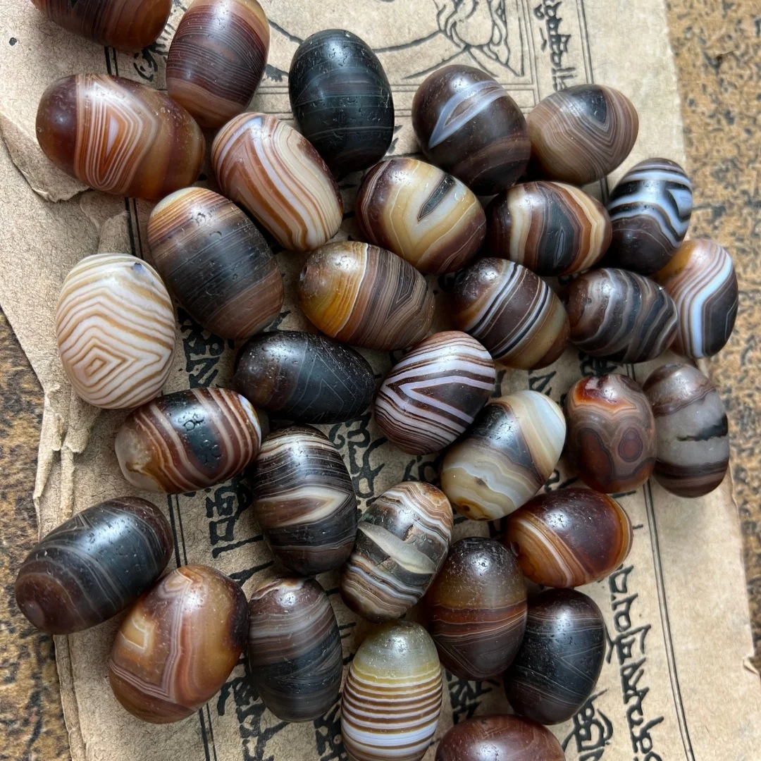 1pcs/lot Charming old bead with large year, cloudy stripes on agate, Dzi bead eye pattern with patina and aged weathering