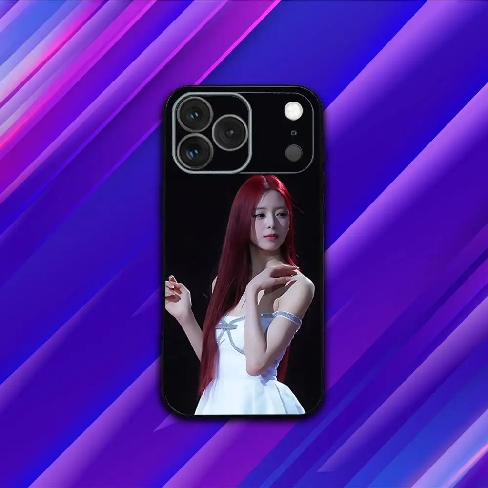 Casing HP Y-Yuna Girls Singer Untuk iPhone 17,16,15,14,13,12,11,Pro,Max,Plus,X,XS,SE4,E,Mini, Casing Hitam Lembut