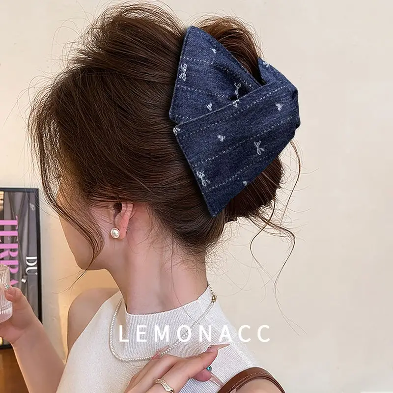 

1pc Cowboy triangle hair clip with new bow pattern, full denim, back of the head clip, summer atmosphere, shark clip