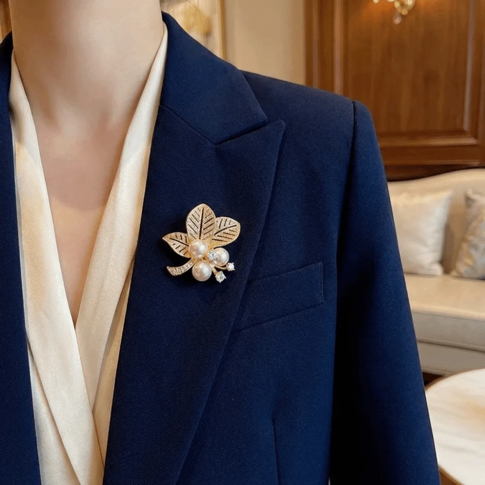 Exquisite Luxury Pearl Brooch Alloy Ginkgo Leaves Wheat Ears Lapel Pins Vintage Rhinestone Fixed Clothes Pins Wedding Occasion