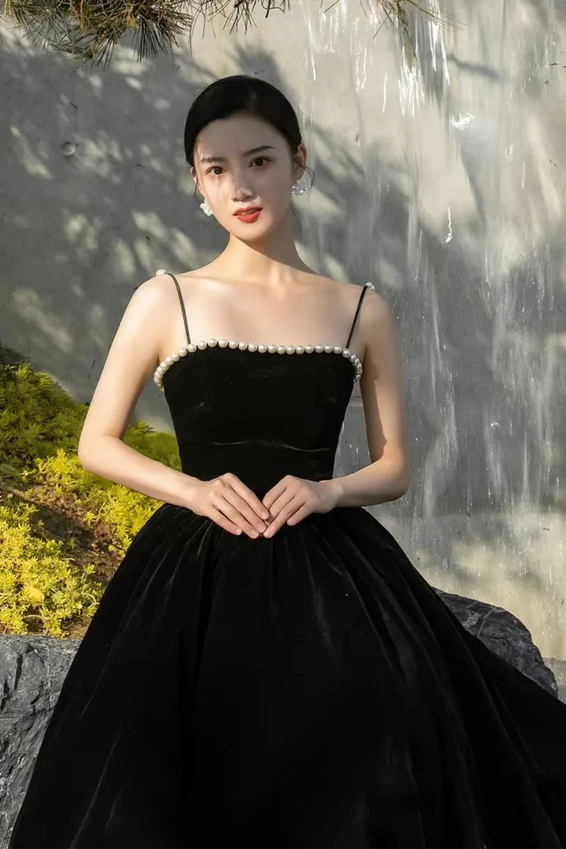 

Black Elegant Prom Dresses Spaghetti Strap Pearls Beading Velvet 2022 New Evening Dress Classic Simple A-Line Party Gowns