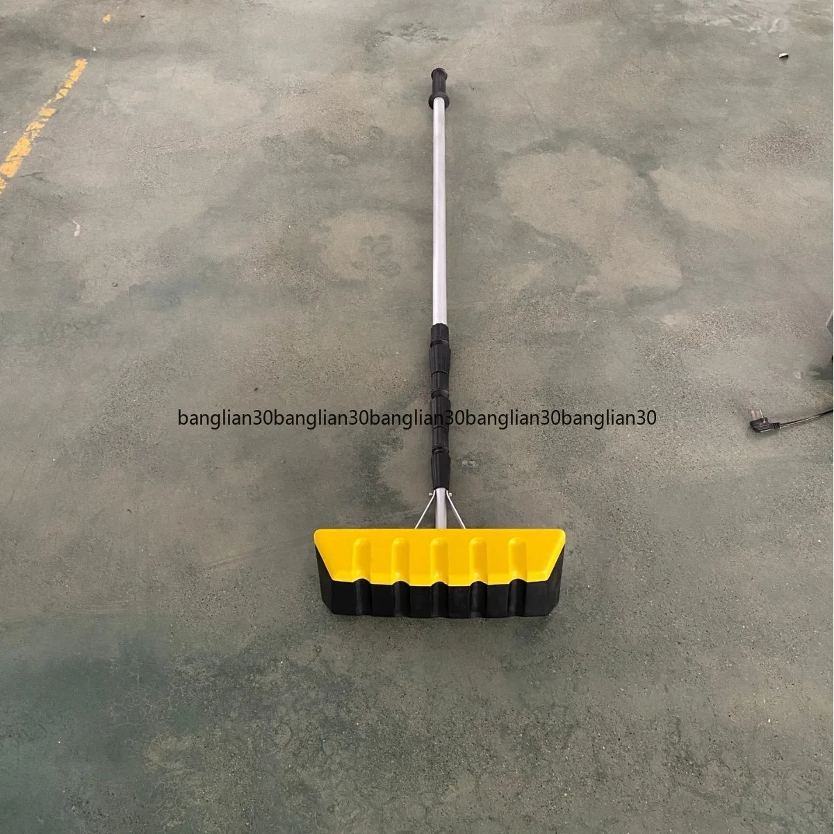 Retractable and Extendable Roof Snow Rake Snow Scraping, High-quality Snow Removal Tools To Protect The Roof