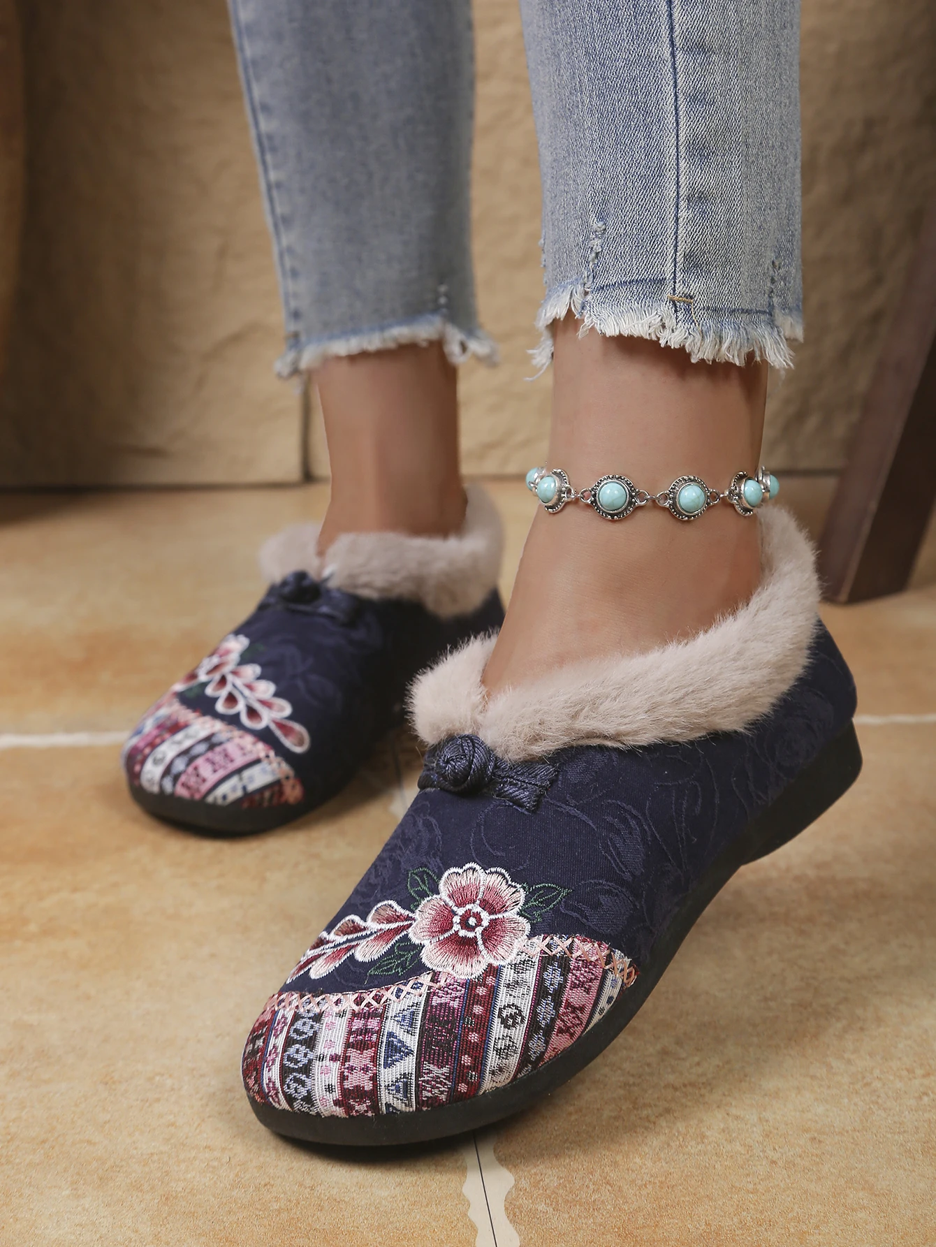 Damen Winterstiefeletten im chinesischen Stil, bestickt, aus Baumwolle, mit flauschigem Kragen, Fleece-gefüttert, zum Hineinschlüpfen, flach, rutschfest, warm, ethnische Freizeitschuhe – Detail 32